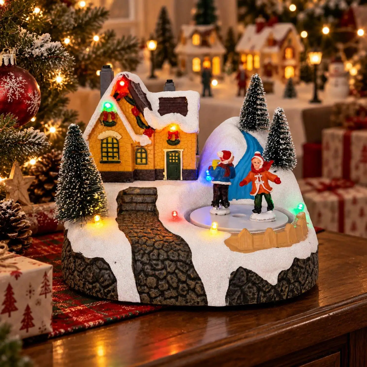 Casa de Vila Natalina Iluminada com Música, Figuras de Patinadores Giratórios, Coleção de Vila Nevada, Decoração de Mesa para Festas de Natal