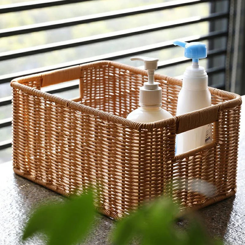 Cesta Retangular de Rattan Sintético com Alças Vazadas