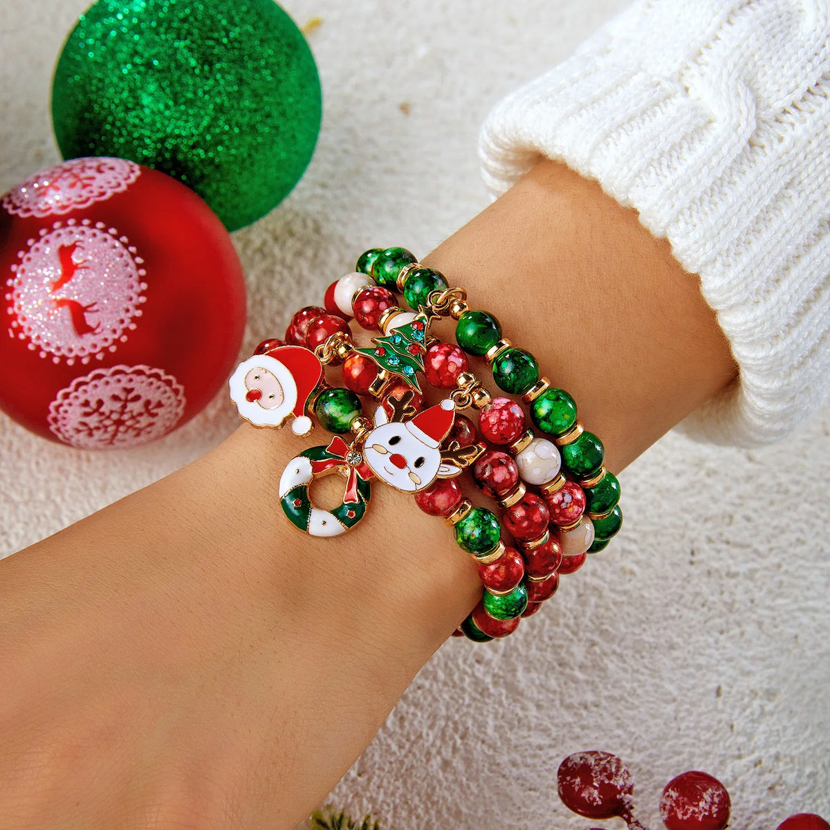 Conjunto de 4 pulseiras coloridas com contas de Natal para mulheres, com árvore de Natal, Papai Noel, rena e floco de neve, joias para festas.