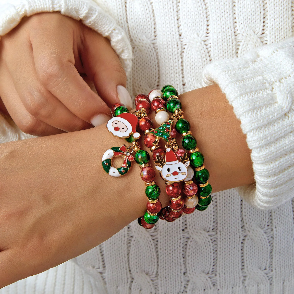 Conjunto de 4 pulseiras coloridas com contas de Natal para mulheres, com árvore de Natal, Papai Noel, rena e floco de neve, joias para festas.